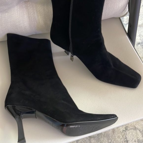 Very elegant , BRUNO MAGLI BOOTS. Black suede. Worn once. - Picture 3 of 4